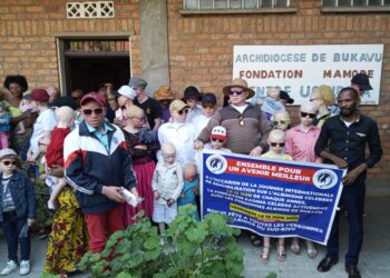 Bukavu : Journée Internationale de sensibilisation sur l’albinisme, des lunettes distribuées aux albinos