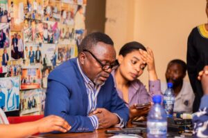 Darius Kitoka, Président de L'UNPC Sud-kivu en plein échange avec les Journalistes à Bukavu