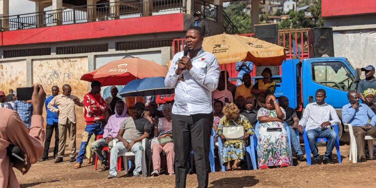 Bukavu/Kadutu: le Bourgmestre sous AFC-M23 en echange avec la Population de Cimpunda et Mosala