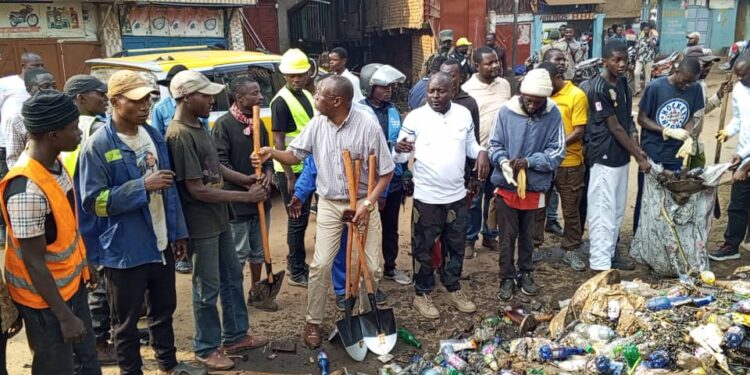Bukavu : Le Bourgmestre adjoint d’ibanda salue le déroulement des travaux Communautaires hebdomadaires