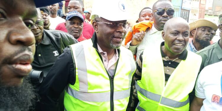 Bukavu : Le Bourgmestre adjoint d’ibanda salue le déroulement des travaux Communautaires hebdomadaires