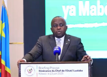 Capture d’écran d’une intervention de Shabani Lukoo lors du briefing presse sur l’itinérance du Chef de l’État à Kolwezi, dans la province du Lualaba, le 13 juin 2025.