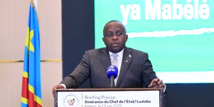 Capture d’écran d’une intervention de Shabani Lukoo lors du briefing presse sur l’itinérance du Chef de l’État à Kolwezi, dans la province du Lualaba, le 13 juin 2025.