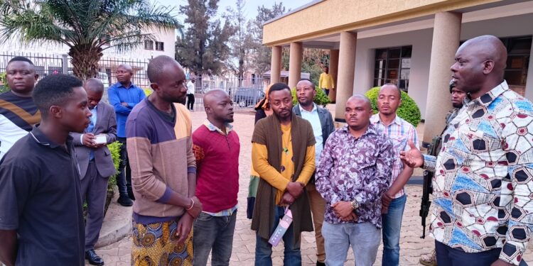 Sud-Kivu : Dunia Masumbuko Bwenge Doux, Vice Gouverneur Sous l’AFC-M23 accueille des jeunes volontaires de Bukavu intégrant l’ARC