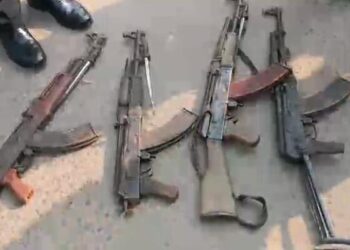 Bukavu : 4 armes à feu et une trentaine de présumés bandits appréhendés lors d’un bouclage à Kadutu