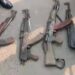 Bukavu : 4 armes à feu et une trentaine de présumés bandits appréhendés lors d’un bouclage à Kadutu