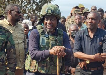 Sud-Kivu: Le Gouverneur Patrick Busu bwa Ngwi Nshombo inspecte le site minier de Lomera à Luhihi