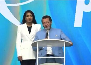 RDC : Le pasteur Marcello Tunasi présente officiellement sa nouvelle épouse, Esther Aïcha, à sa communauté