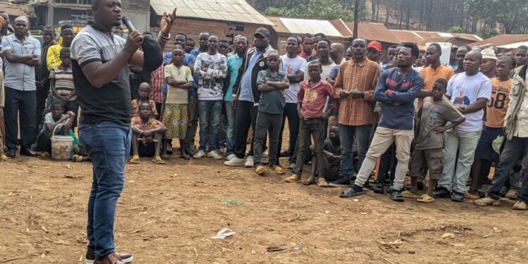 Kabare: Au rythme de l’AFC-M23, Élie Rubabura Espoir fait vibrer le centre commercial de Mudaka