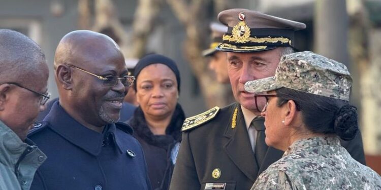 Une délégation gouvernementale congolaise en mission diplomatique en Amérique latine, visant à renforcer la coopération bilatérale dans les domaines économiques, sécuritaires, environnementaux et culturels.