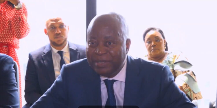 RDC : Adolphe Muzito salue la gestion de son prédécesseur Aimé Boji lors de la passation au ministère du Budget