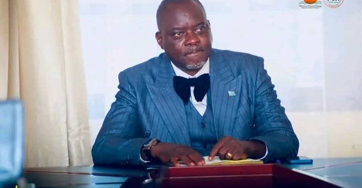 Assainissement à Bukavu : Le Vice Gouverneur du sud kivu, Duniya Bwenge Doux sensibilise la population à s’approprier les travaux communautaires