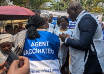 Kabare/Santé: l’administrateur Elie Rubabura Espoir lance la campagne de vaccination contre la poliomyélite dans son territoire