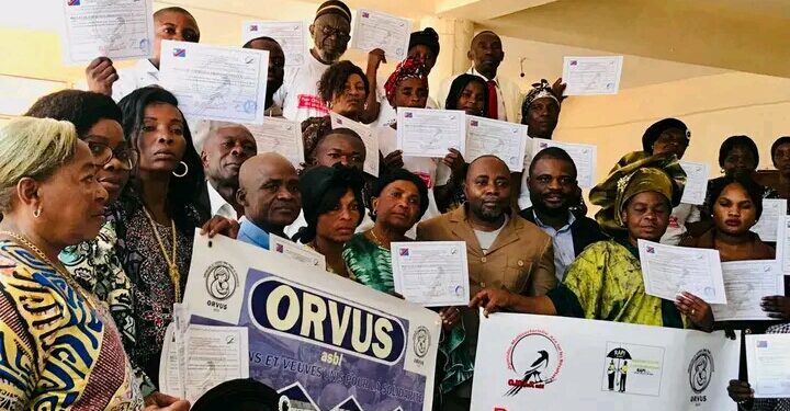 Bukavu : L’asbl O.M.A.R décerne des brèvets de fin de formation à 150 personnes après une formation sur l’élevage des poules