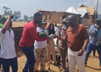 Bukavu : Le Gouverneur du Sud Kivu sous l’AFC-M23, Patrick Busu Bwa Ngwi à Kadutu Pour les travaux Communautaires