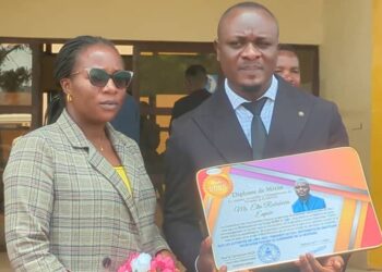 Kabare: Pour son engagement de servir la population, l’administrateur Elie Rubabura Espoir Honoré par le BUDC