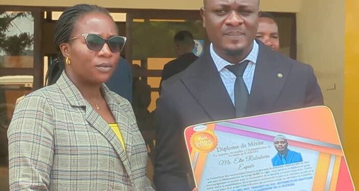 Kabare: Pour son engagement de servir la population, l’administrateur Elie Rubabura Espoir Honoré par le BUDC
