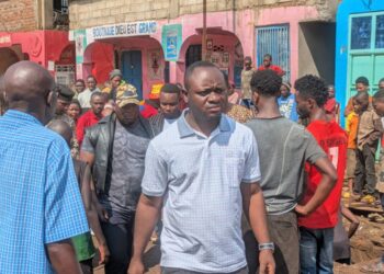 Kabare: l’administrateur Elie Rubabura Espoir met la main sur les voleurs des sables dans le site Minier de lomera