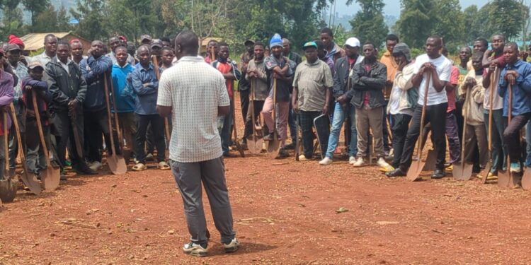 Kabare sous l’AFC-M23: l’Administrateur Élie Rubabura Espoir au côté de ses administrés pour assainir son entité