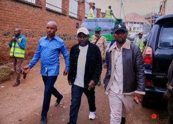 Bukavu : Le bourgmestre d’Ibanda impose l’évacuation des poids lourds sur l’avenue du Lac pour désengorger la circulation