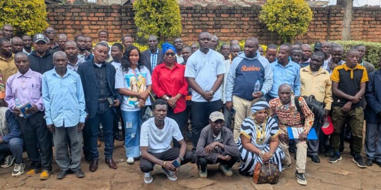 Kabare/AFC-M23: Sous le guide du gouverneur Patrick Busu Bwa Ngwi, la situation sécuritaire dans les Groupements de Miti et Bugorhe était au centre des échanges entre l’Administrateur du territoire Élie Rubabura Espoir et les leaders locaux