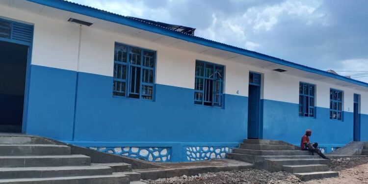 Bukavu: Six nouvelles salles de classe réhabilitées à l’Institut Mapinduzi sous l’appui du HCR et d’INTERSOS