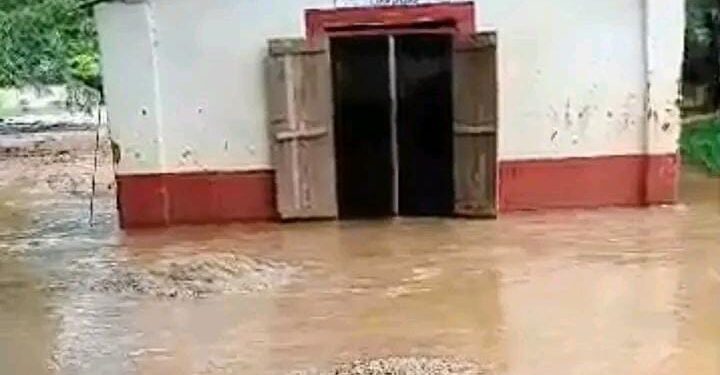 Fizi : la rivière Lubichako en crue interrompt une messe dominicale et détruit deux habitations
