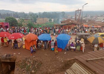 Bukavu/Ibanda: le parking de Kamagema submergé par les marchés pirates, la circulation asphyxiée