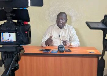 Sud Kivu-Uvira: Le Maire intérimaire Kifara Kapenda K’iky alerte sur les conséquences des déchets dans le lac Tanganyika