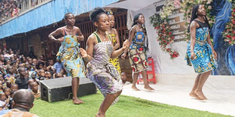 Bukavu : le Collège Adora célèbre les droits de la femme dans une ambiance festive à Panzi et appelle à l’éducation de tous les enfants