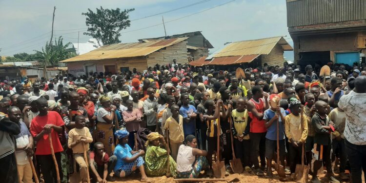 Kabare/AFC-M23: Sous le haut patronage de l’administrateur de territoire Elie Rubabura Espoir, le Point Focal Kabare sud amine un grand meeting communautaire à Kabungo sur la sécurité et le développement