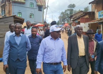Bukavu/AFC-M23: le maire Nicolas Kyalangalilwa en tournée à Ndendere et Mulambula pour évaluer des initiatives communautaires