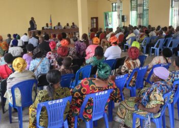 Bukavu: le maire Nicolas Kyalangalilwa à l’écoute du comité syndical du marché central de Kadutu