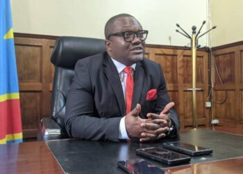 Bukavu: le maire encadre les services financiers mobiles et proroge un appel d’offres en assainissement