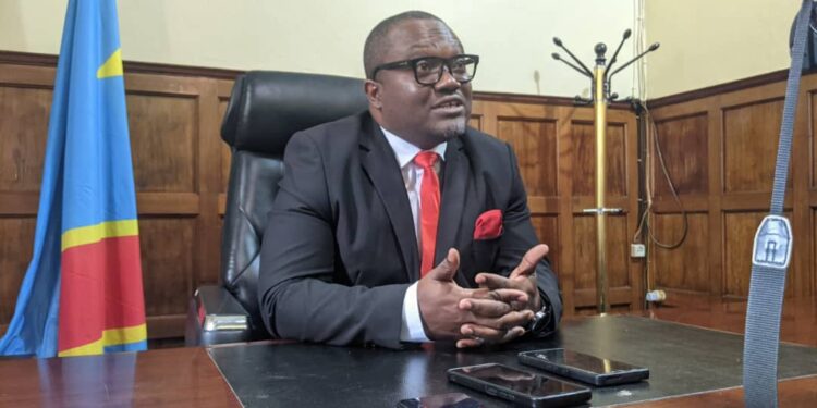 Bukavu: le maire encadre les services financiers mobiles et proroge un appel d’offres en assainissement