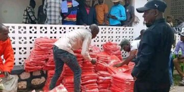 Uvira : polémique autour d’imperméables offerts aux Wazalendo