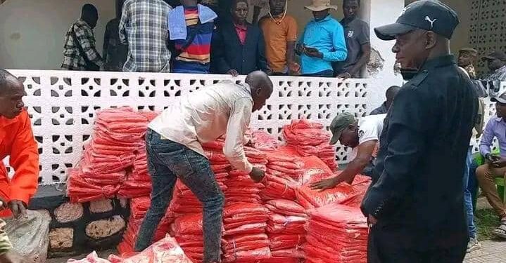 Uvira : polémique autour d’imperméables offerts aux Wazalendo