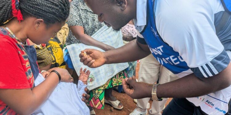 Campagne vaccinale contre la polio : l’administrateur de Kabare, Élie Rubabura Espoir, appelle à la mobilisation des parents