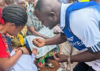 Campagne vaccinale contre la polio : l’administrateur de Kabare, Élie Rubabura Espoir, appelle à la mobilisation des parents