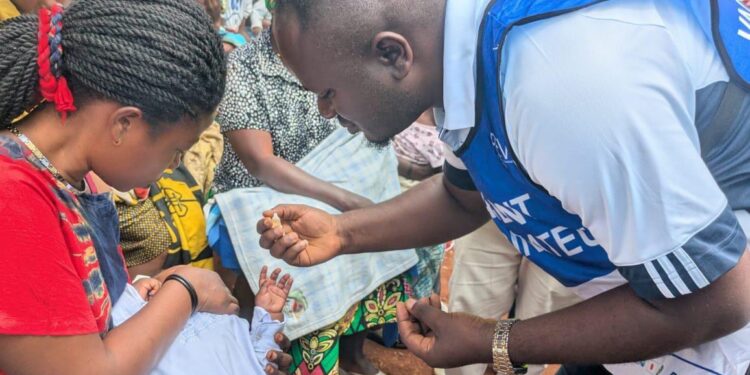 Campagne vaccinale contre la polio : l’administrateur de Kabare, Élie Rubabura Espoir, appelle à la mobilisation des parents
