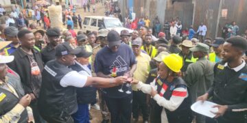 Bukavu/AFC-M23: le maire de la ville participe au lancement des travaux de construction du bureau du quartier Nkafu