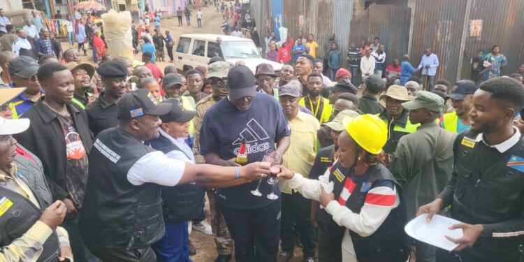 Bukavu/AFC-M23: le maire de la ville participe au lancement des travaux de construction du bureau du quartier Nkafu